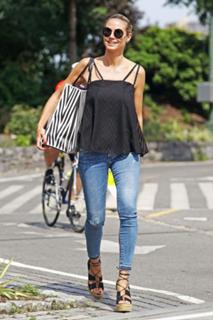 Heidi Klum feet photo thumbnail