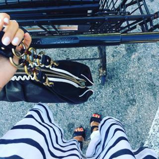 Brooke Burke feet photo thumbnail