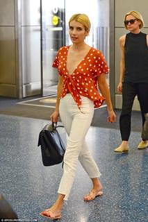 Emma Roberts feet photo thumbnail