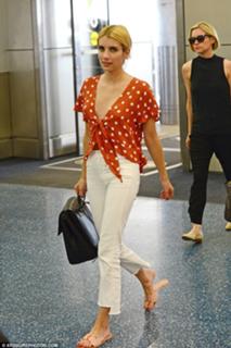 Emma Roberts feet photo thumbnail