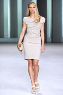 Karolina Kurkova feet photo thumbnail