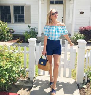 Reese Witherspoon feet photo thumbnail