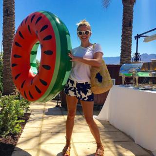 Reese Witherspoon feet photo thumbnail