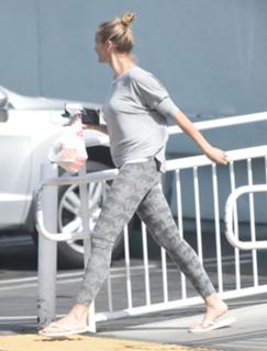 Cameron Diaz feet photo thumbnail