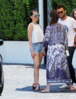 Olivia Munn feet photo thumbnail