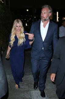 Jessica Simpson feet photo thumbnail