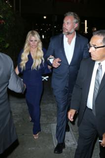 Jessica Simpson feet photo thumbnail