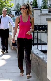 Elle Macpherson feet photo thumbnail