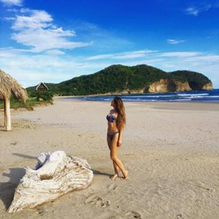 Lívia Andrade feet photo thumbnail