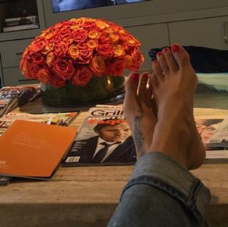 Brooke Burke feet photo thumbnail