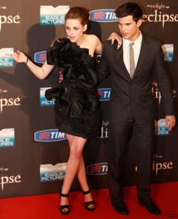 Kristen Stewart feet photo thumbnail