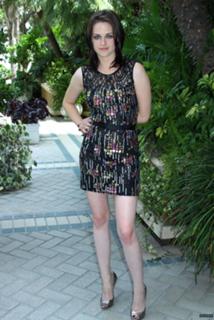 Kristen Stewart feet photo thumbnail