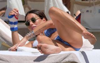 Elisabetta Gregoraci feet photo thumbnail