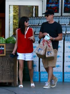 Selma Blair feet photo thumbnail