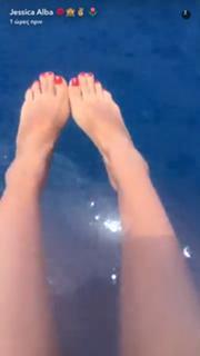 Jessica Alba feet photo thumbnail