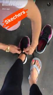 Brooke Burke feet photo thumbnail