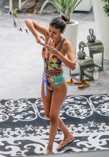 Victoria Justice feet photo thumbnail