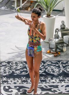 Victoria Justice feet photo thumbnail