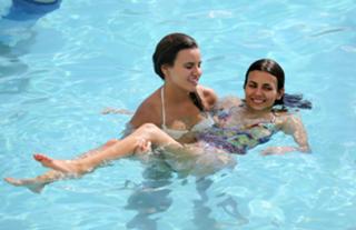 Victoria Justice feet photo thumbnail