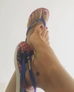 Franciely Freduzeski feet photo thumbnail