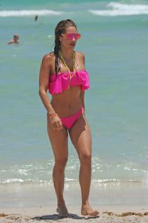 Jennifer Nicole Lee feet photo thumbnail