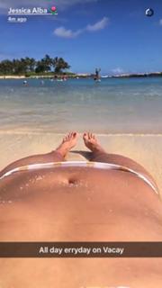 Jessica Alba feet photo thumbnail