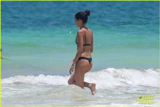 Sara Sampaio feet photo thumbnail