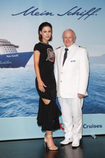 Lena Meyer-Landrut feet photo thumbnail