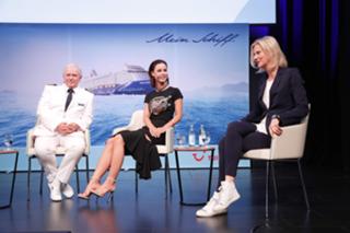 Lena Meyer-Landrut feet photo thumbnail