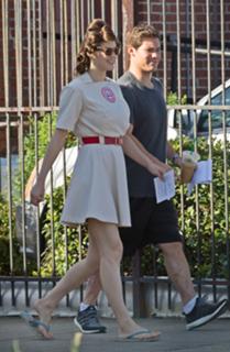 Alexandra Daddario feet photo thumbnail