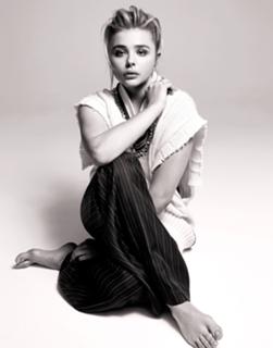 Chloë Grace Moretz feet photo thumbnail