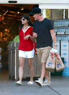 Selma Blair feet photo thumbnail