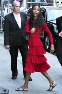 Zoe Saldana feet photo thumbnail