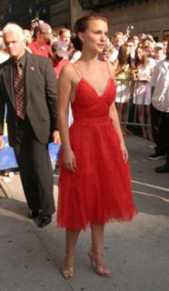 Natalie Portman feet photo thumbnail