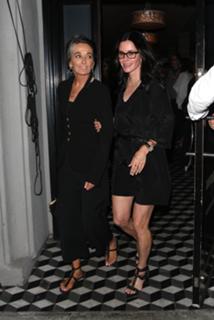 Courteney Cox feet photo thumbnail