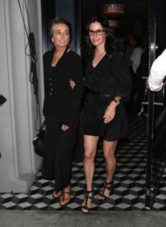 Courteney Cox feet photo thumbnail