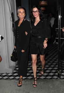 Courteney Cox feet photo thumbnail