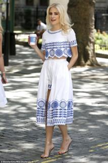 Pixie Lott feet photo thumbnail