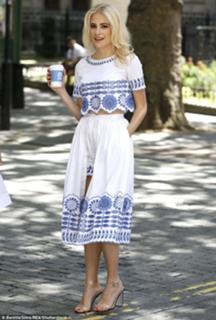 Pixie Lott feet photo thumbnail