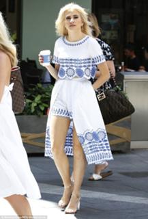 Pixie Lott feet photo thumbnail