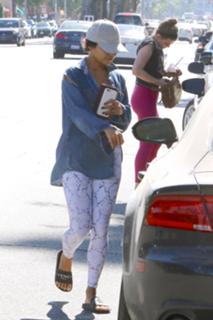 Vanessa Hudgens feet photo thumbnail
