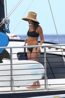 Jessica Alba feet photo thumbnail