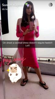 Sonam Kapoor feet photo thumbnail
