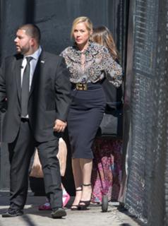 Christina Applegate feet photo thumbnail
