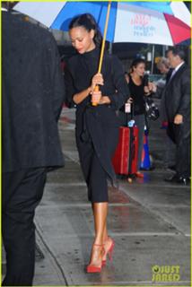 Zoe Saldana feet photo thumbnail