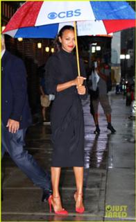 Zoe Saldana feet photo thumbnail