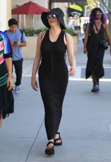 Rose McGowan feet photo thumbnail