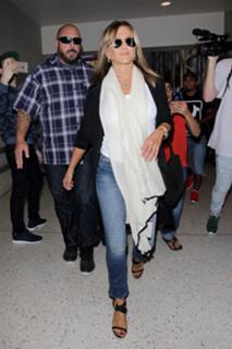 Jennifer Aniston feet photo thumbnail