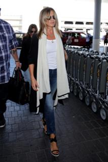 Jennifer Aniston feet photo thumbnail