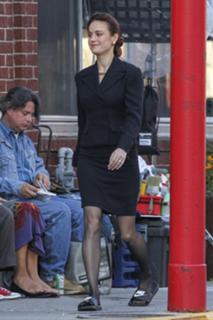 Brie Larson feet photo thumbnail